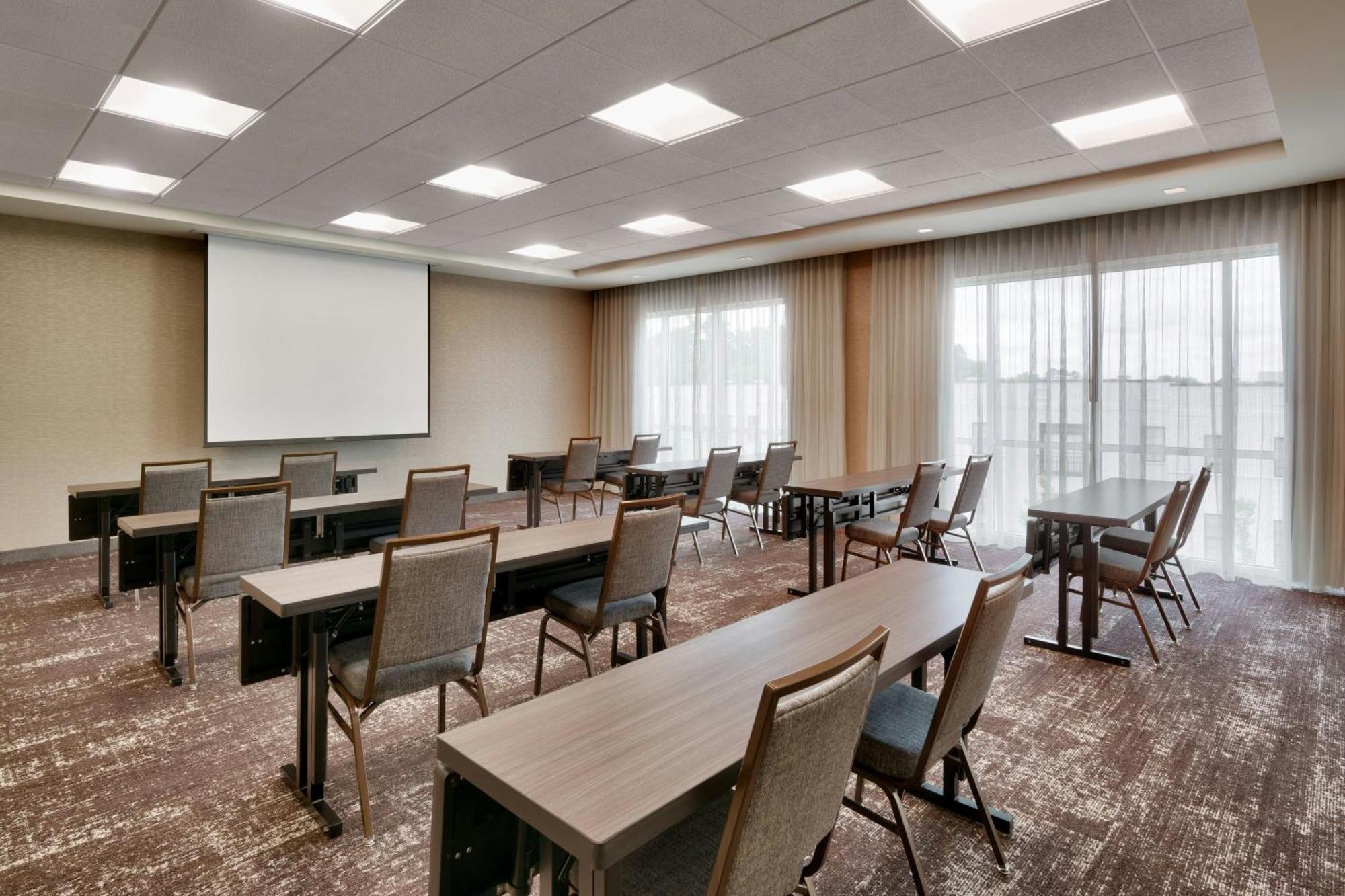 Courtyard By Marriott Atlanta Duluth Downtown Exterior foto