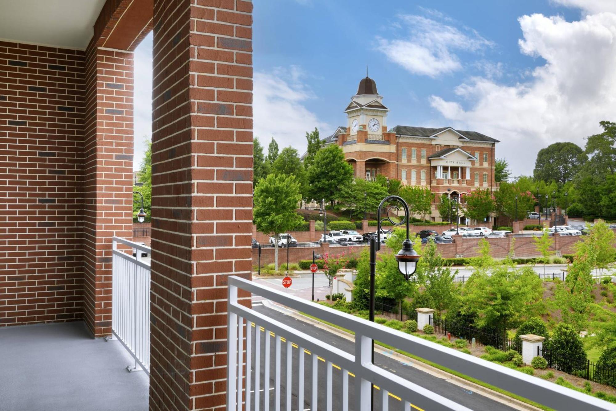 Courtyard By Marriott Atlanta Duluth Downtown Exterior foto