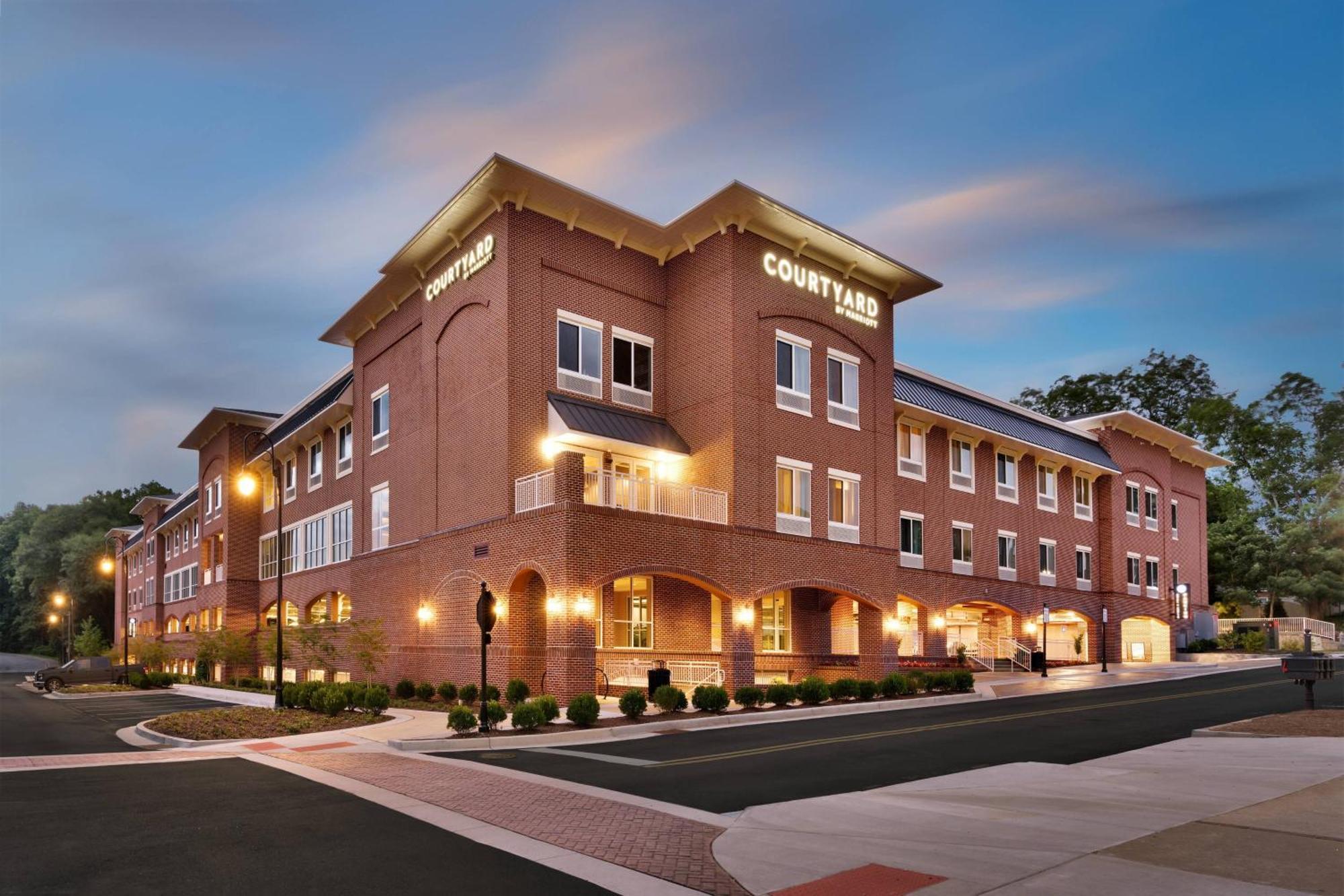 Courtyard By Marriott Atlanta Duluth Downtown Exterior foto